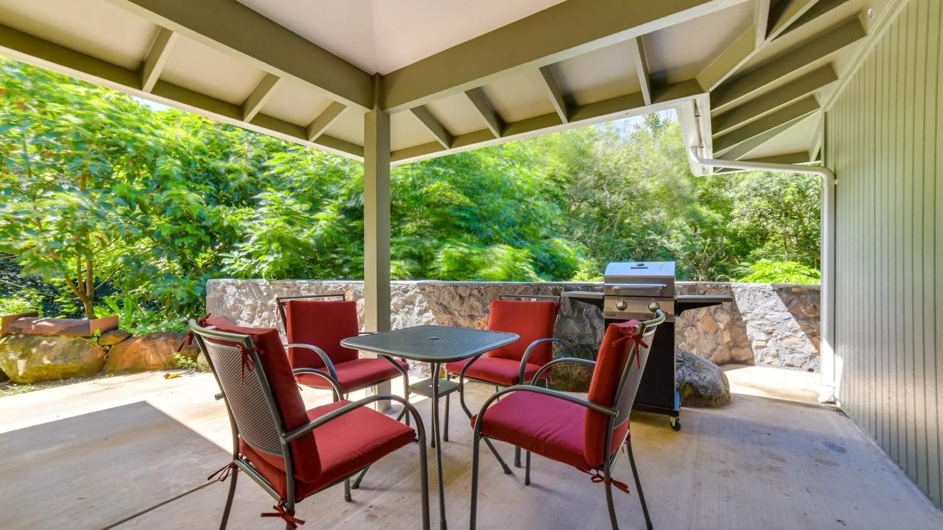 Bright Haiku Studio Patio And Rainforest View